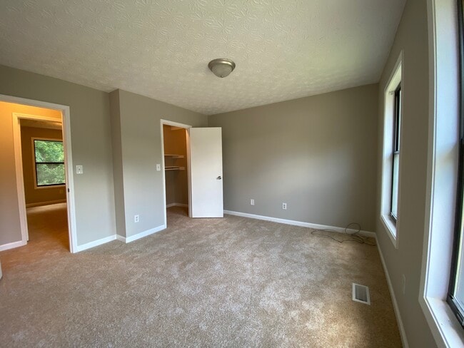 Building Photo - 1062 Dassow Ct