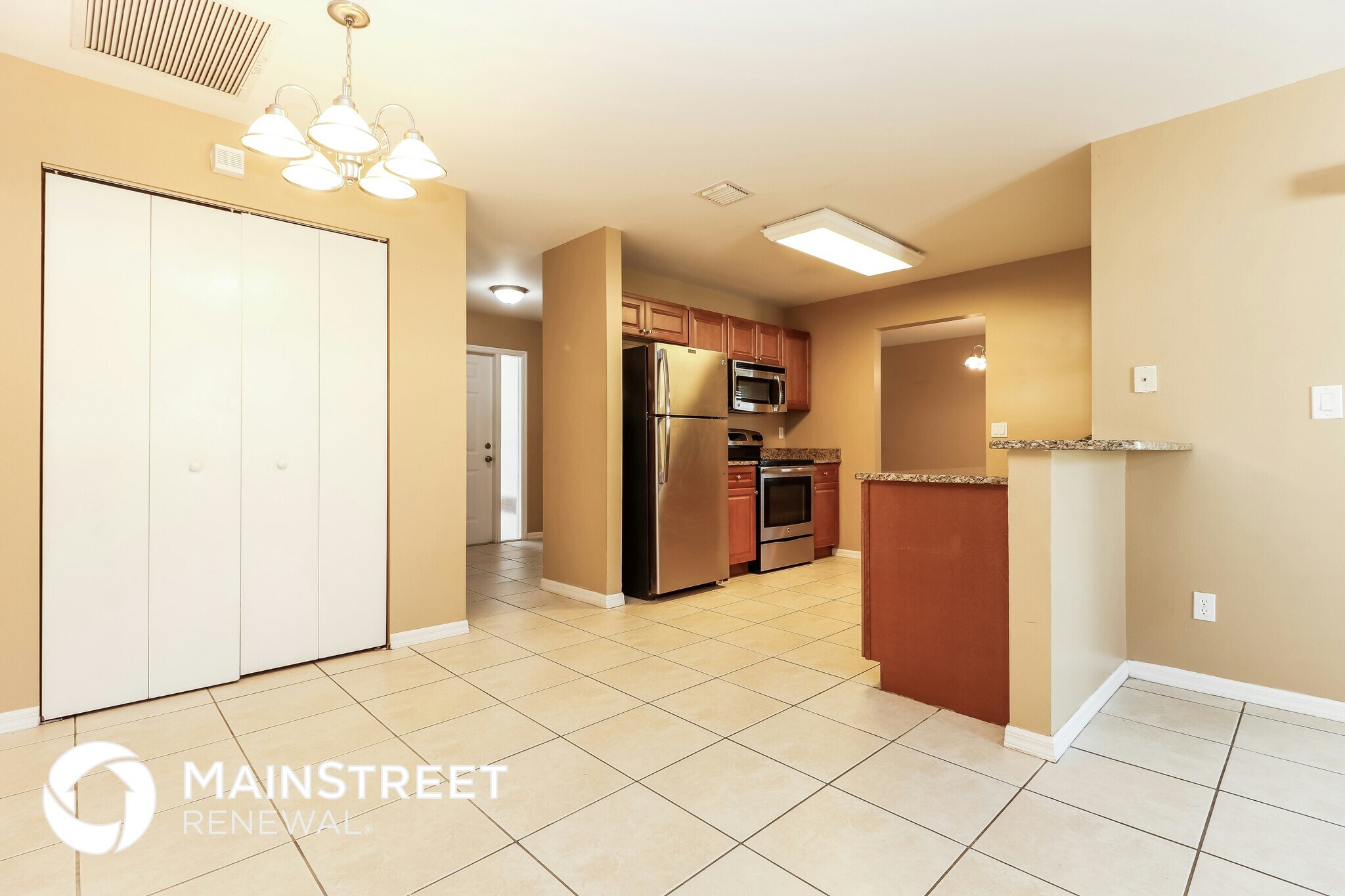 Building Photo - 15619 Sunny Crest Ln
