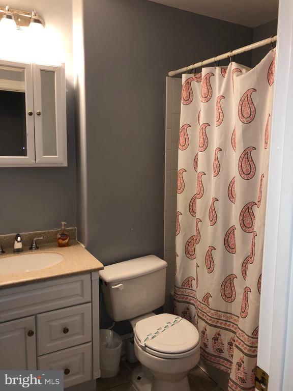 Building Photo - 734 Quincy St NW