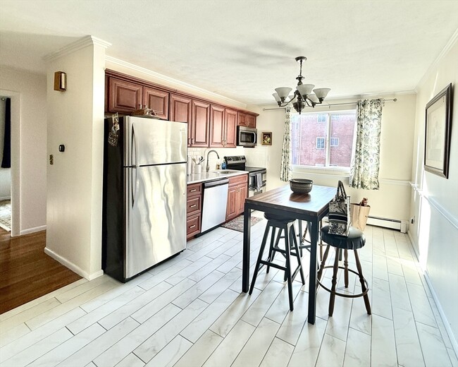 Building Photo - 9 Endicott St