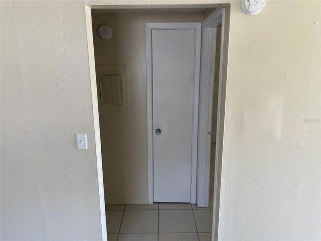 Building Photo - 4128-4126 Shoreline Dr