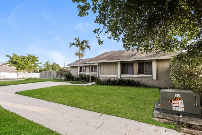 Building Photo - 12340 SW 207th Terrace