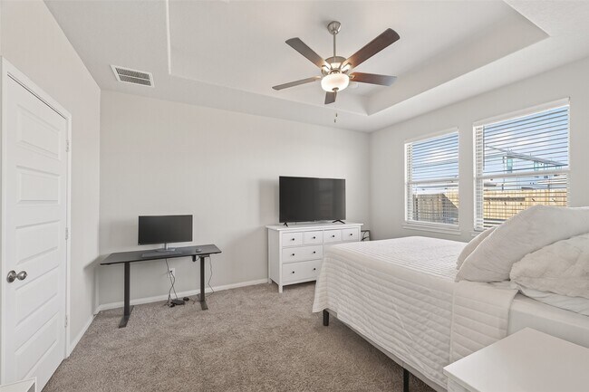 Building Photo - 8014 Barret Travis Ct