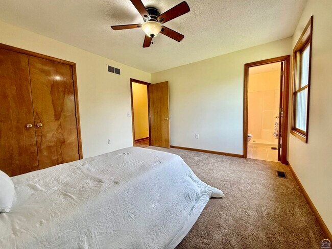 Building Photo - 33124 W 87th Terrace