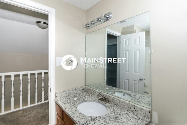 Building Photo - 5 Bedroom Pet-Friendly Home in Memphis, TN with Main Street Renewal