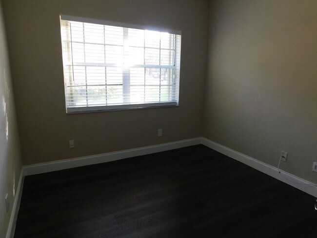 Building Photo - 611 Cypress Lake Blvd