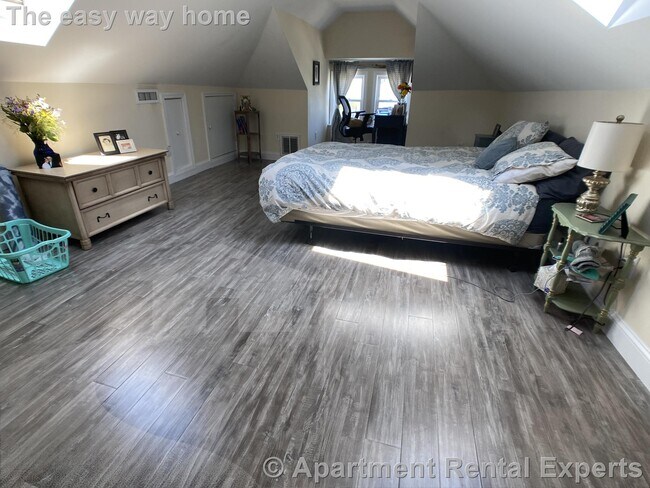 Building Photo - 80 Ten Hills Rd