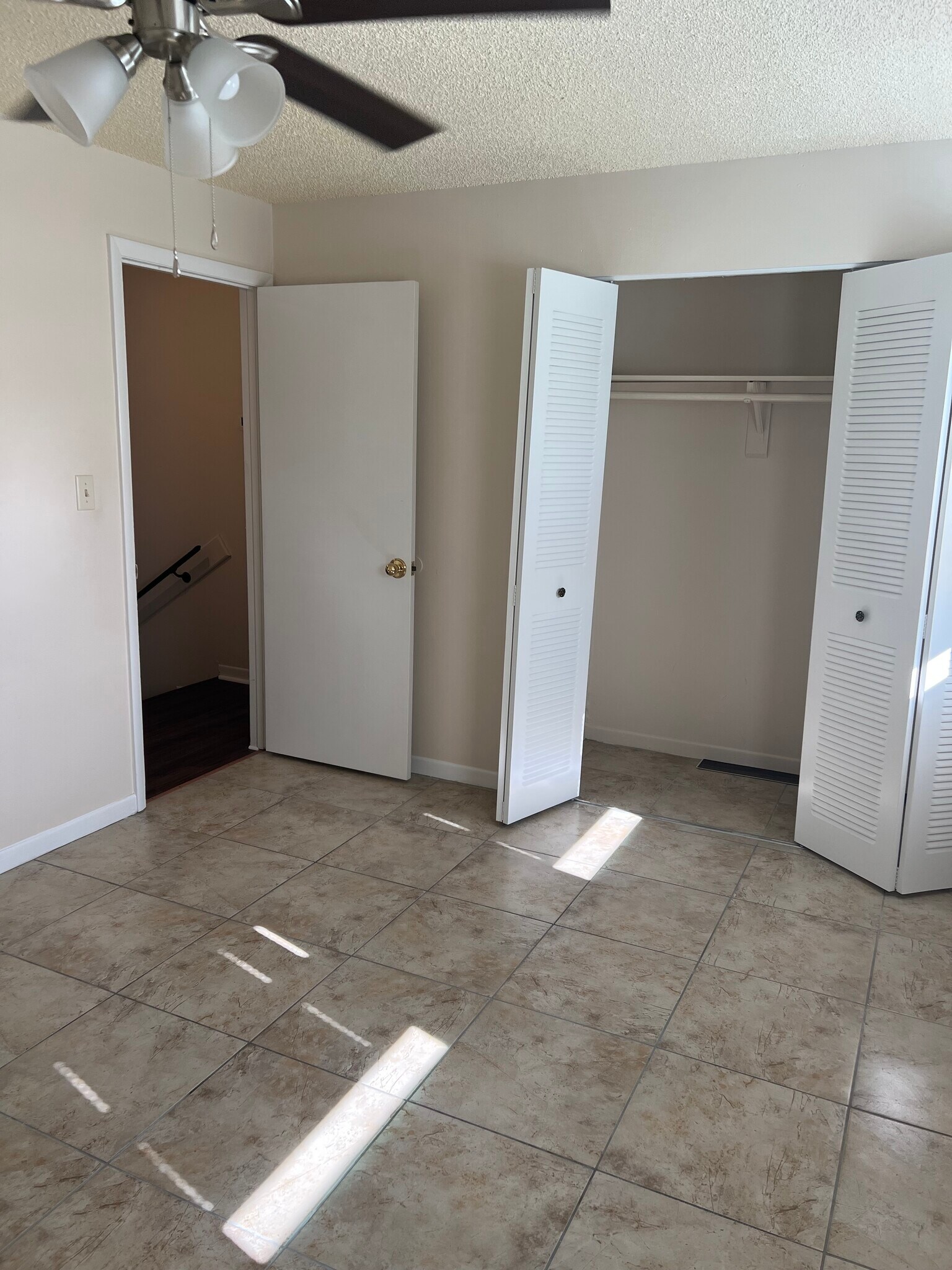 Building Photo - 1525 SE 25th St