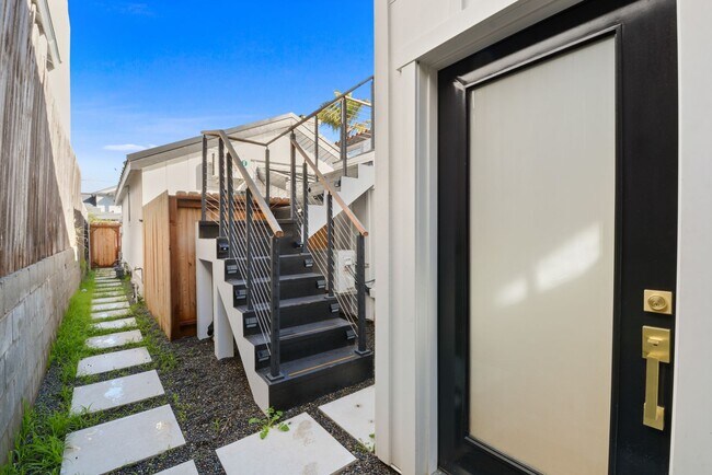 Building Photo - 1105 Stanford Ave