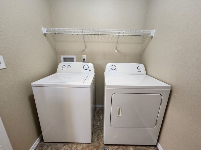 Building Photo - 1607 Smokey Ridge Way