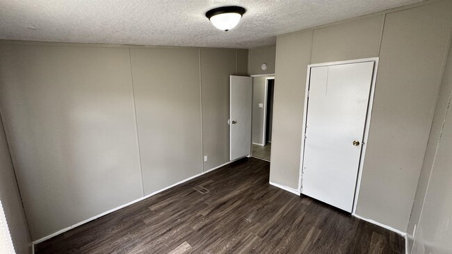 Building Photo - 288 W Brooks Rd