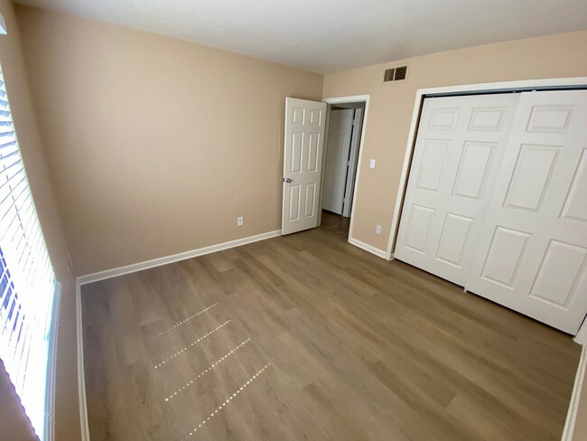 Building Photo - Phoenix 2 Bed 2 Bath Condo Near Airport an...