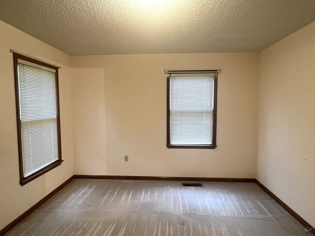 Building Photo - 178 Woodard Rd