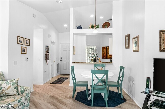 Building Photo - 12181 Summergate Cir