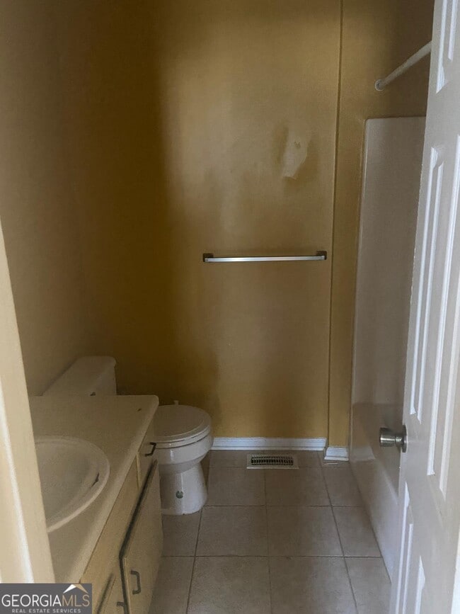 Building Photo - 2059 Charter Ln