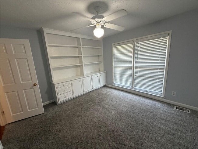 Building Photo - 3336 Camelot Dr NE