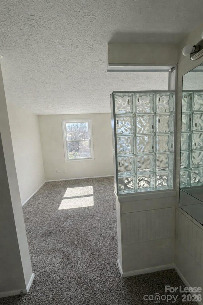 Building Photo - 9432 Lexington Cir