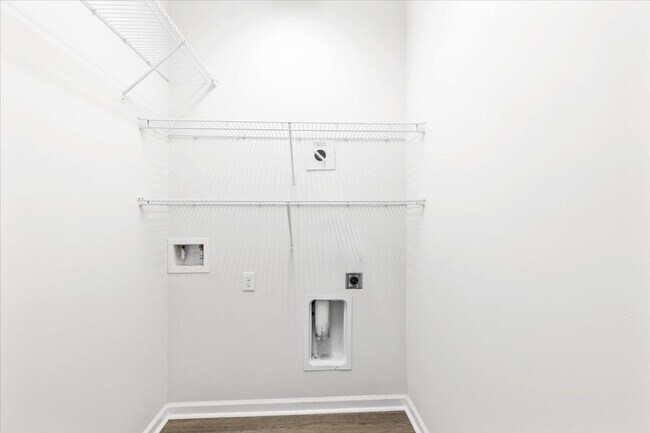 Building Photo - The Commons Stunning Townhome - 3 Bed 2.5 ...
