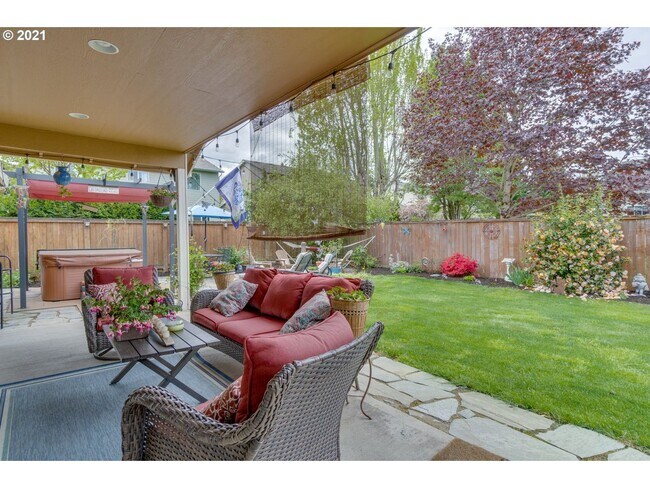 Building Photo - Charming One Level Custom Home