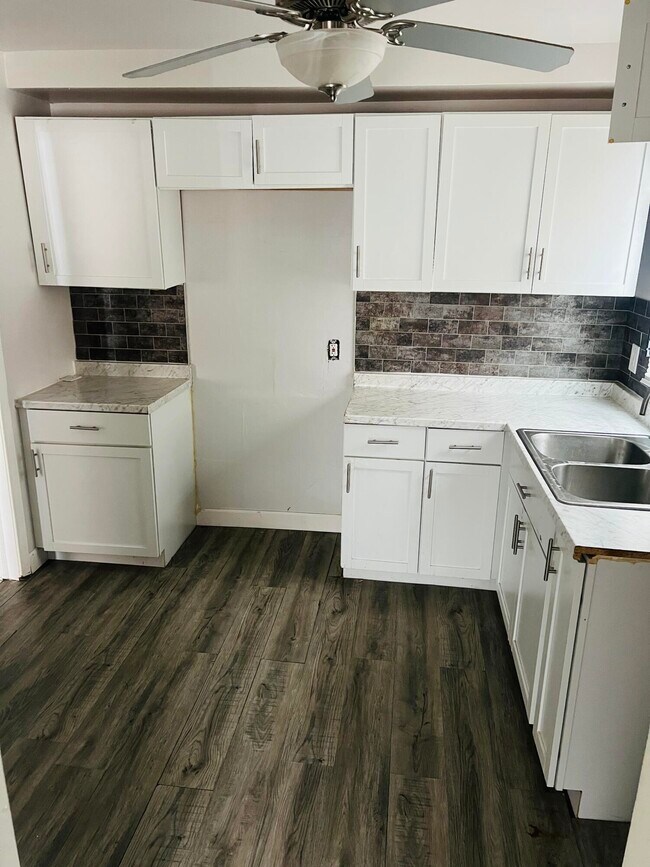 Building Photo - 14622 Frankfort St