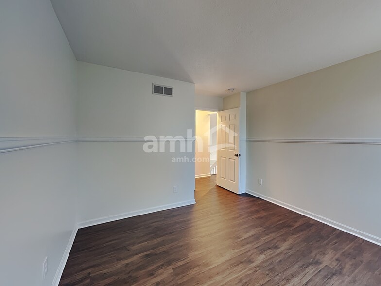 Building Photo - 1531 Mallard Cir E