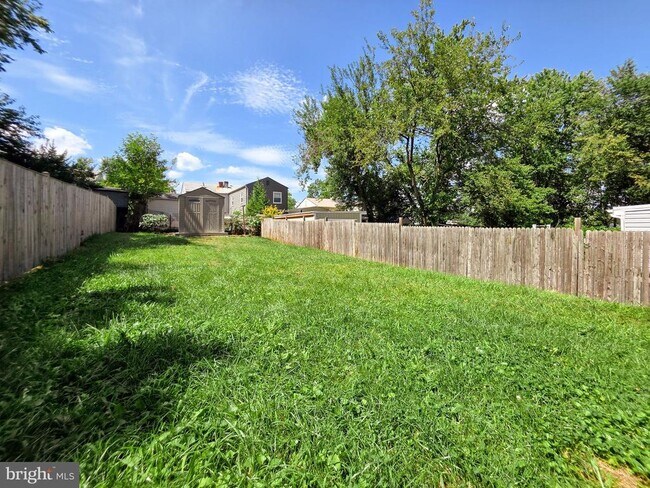 Building Photo - 5818 Fifer Dr