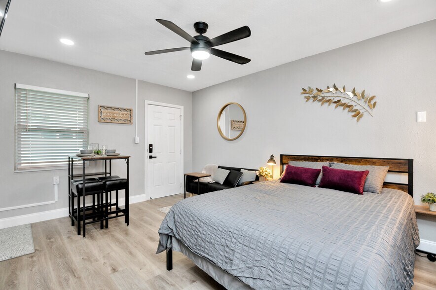 Building Photo - 401 S Mars Ave