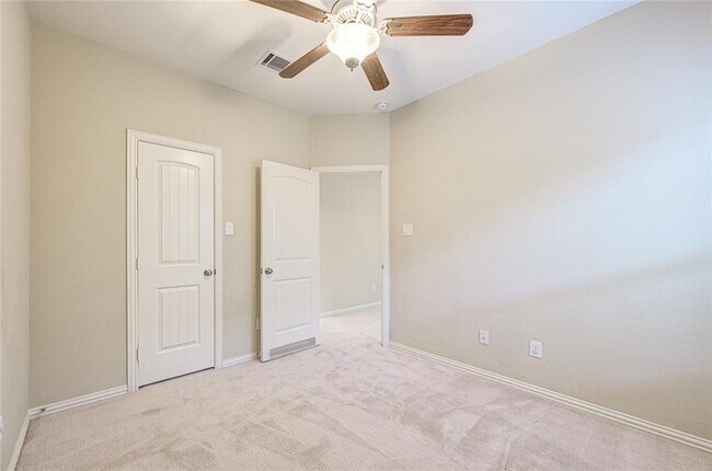 Building Photo - 6710 Trinity Trail Ln
