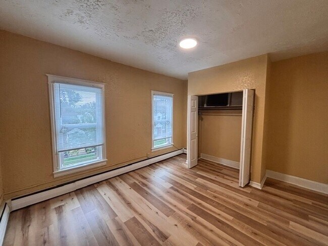Building Photo - 22 S Elm St