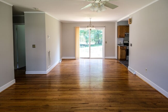 Building Photo - 6 Hardale Ln