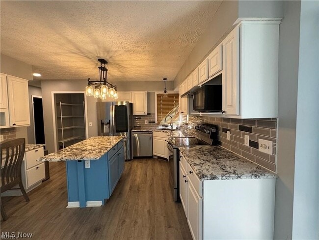 Building Photo - 242 Ravenshollow Dr