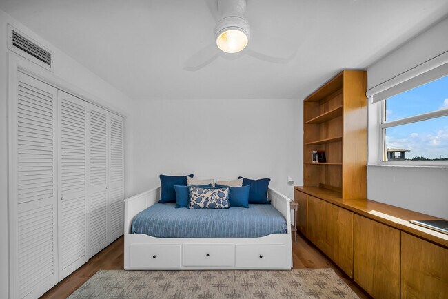 Building Photo - 555 Crandon Blvd
