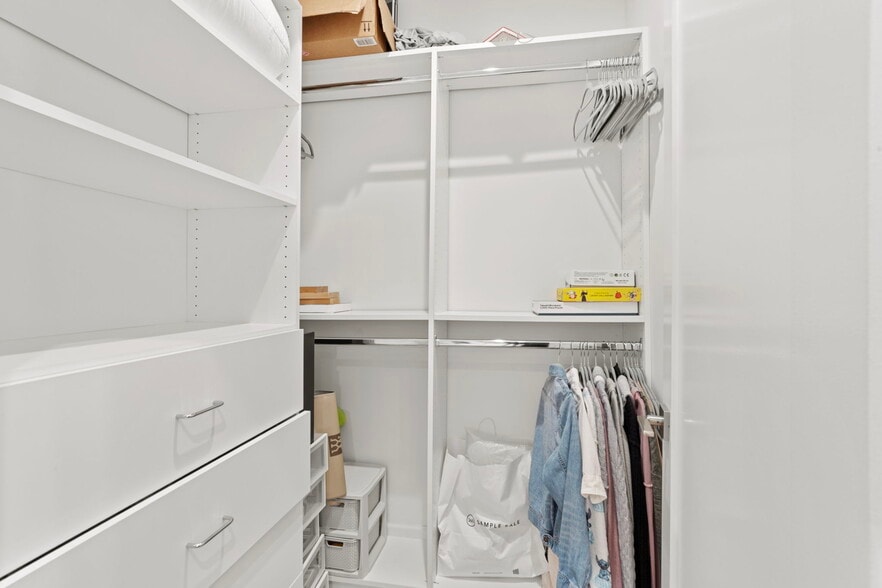 closet - 11038 Blix St