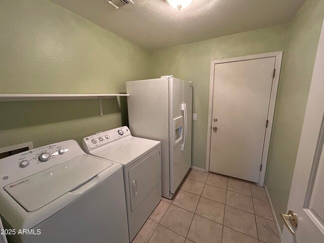 Building Photo - 13444 W Paradise Ln