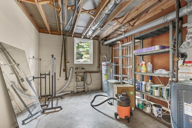 Building Photo - 613 Channell Dr