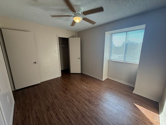 Building Photo - 8911-8781  GSRI Ave