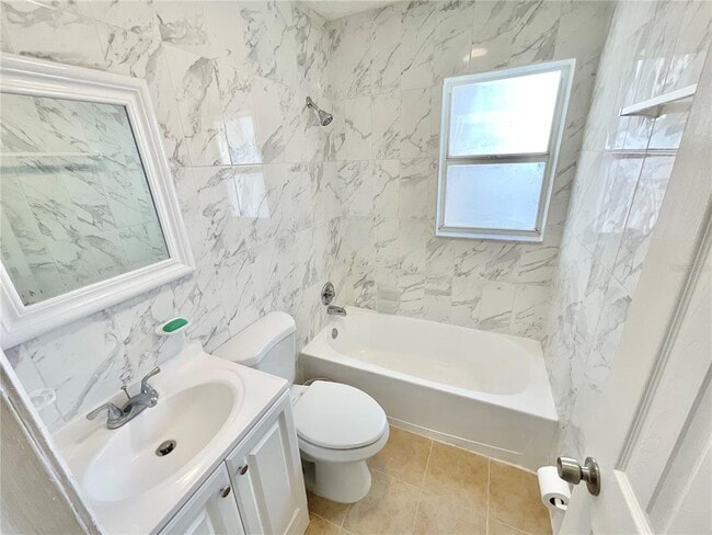 Building Photo - 3127 Corona Dr
