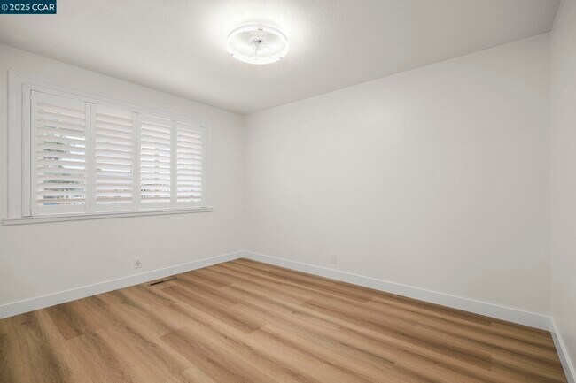 Building Photo - 3934 Bellwood Dr