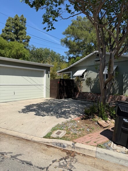 Front of property - 518 1/2 Crane Blvd