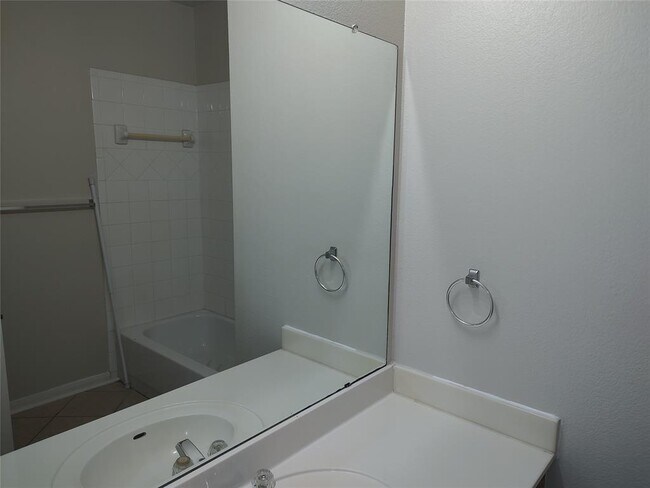 Building Photo - 2206 S Bagdad Rd