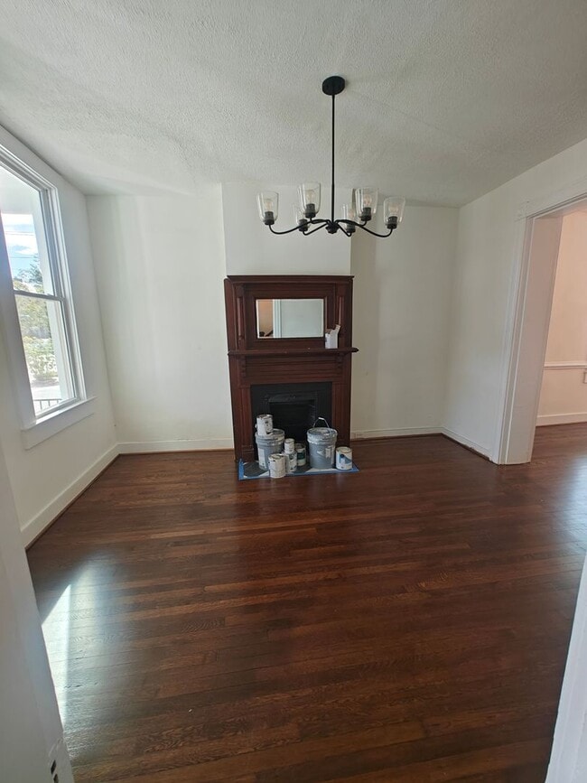Building Photo - 3 bedroom home at Garland and S Sheppard