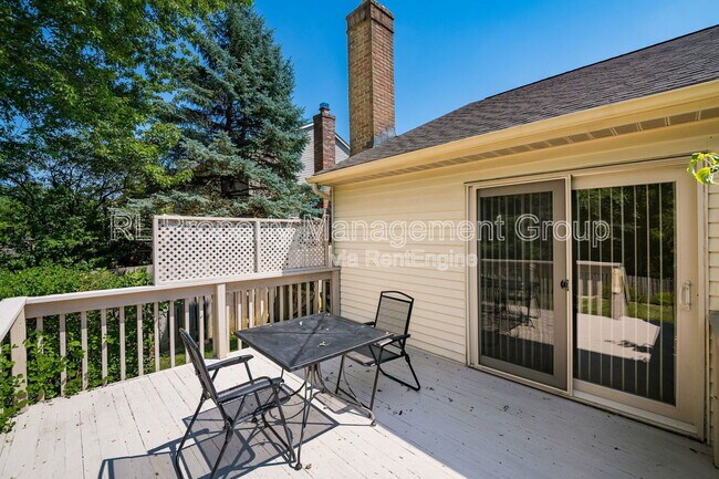 Building Photo - 356 Northview Dr