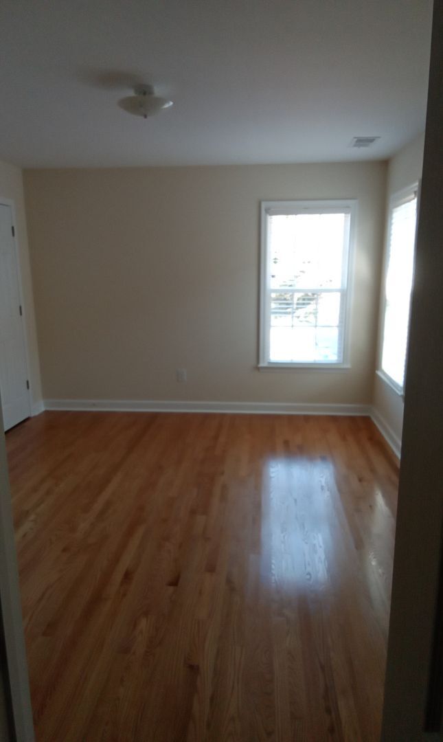 Building Photo - 513 Live Oak St