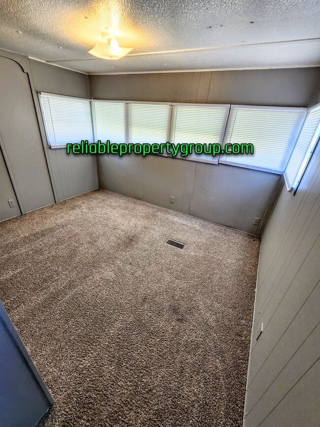 Building Photo - New Listing in Fort Wayne