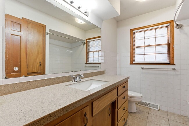 Building Photo - 2308 S Hampton Ave