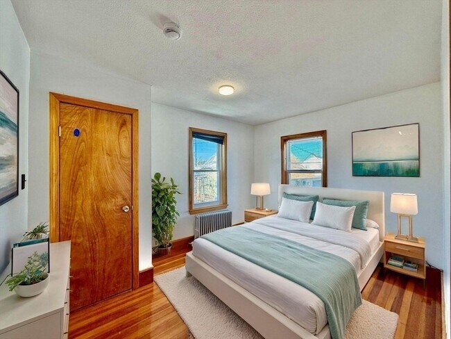 Building Photo - 156 Main St