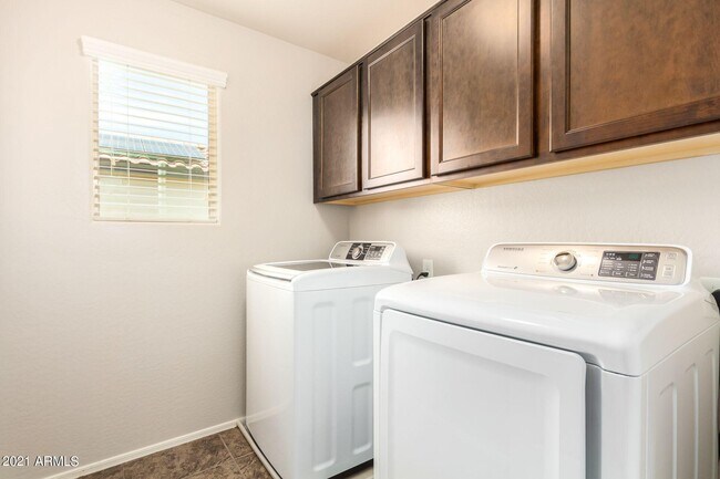 Building Photo - 21051 W Wycliff Dr