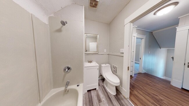 Building Photo - Old Brooklyn - 3 Bedroom Single Family Home