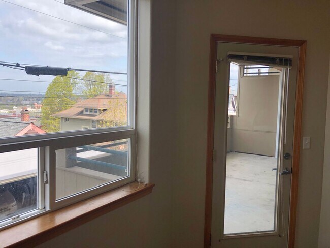 Building Photo - 3 Bed 2 Bath Condo in Bellingham near WWU
