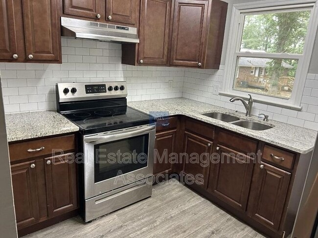 Building Photo - 252B N Mcdonough Rd